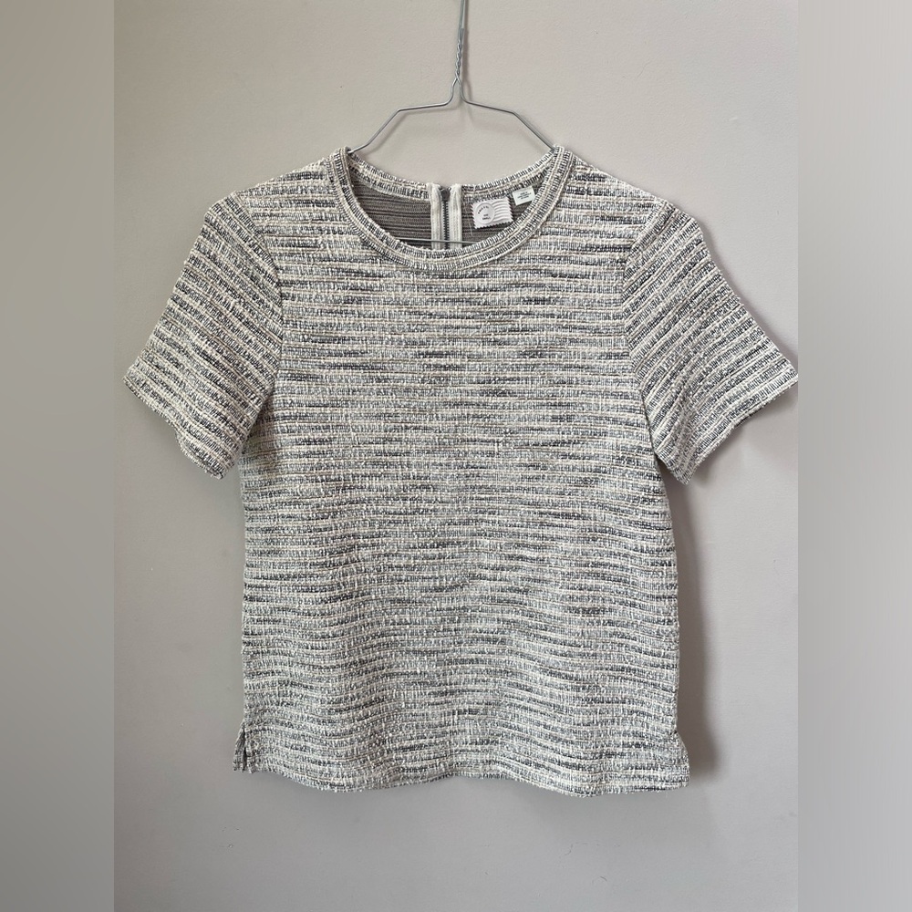 ANTHROPOLOGIE SIZE SMALL GREY/GOLD SHIRT